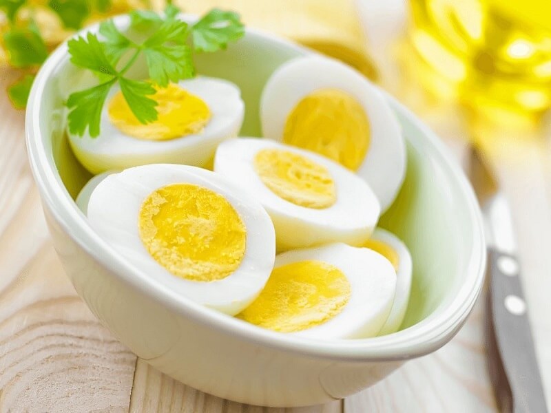 Người acid uric cao trong máu, bệnh gút có nên ăn trứng không?